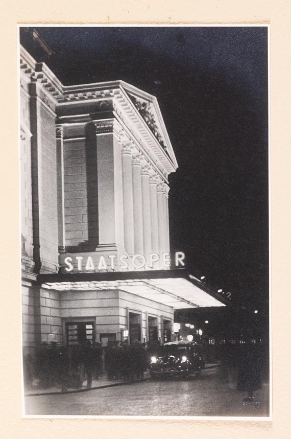 Deutschland - Hamburg, 2 Alben der Staatsoper Hamburg (um 1960) u. 1 Beilage. Zus. 3 Tle.