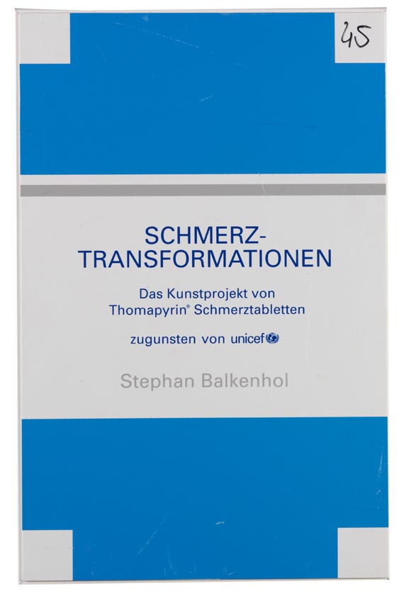 Stephan Balkenhol - Kunstobjekt Pharamzeutica. 2003