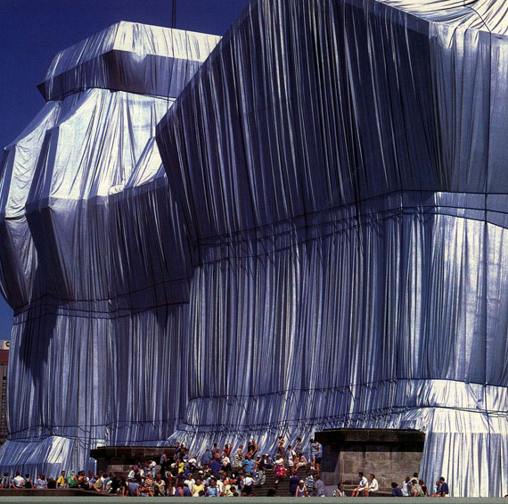  Christo - Wrapped Reichstag. 1996