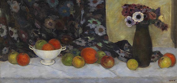 Emil Orlik - Früchtestillleben mit geblümtem Stoff und Vase